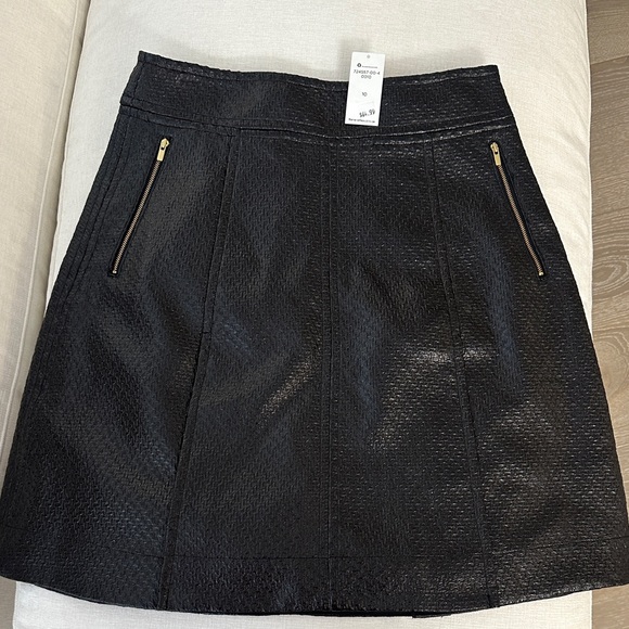 Banana Republic Dresses & Skirts - NWT Banana Republic Black Textured Faux Leather Mini Skirt - Gold Zips  Size 10